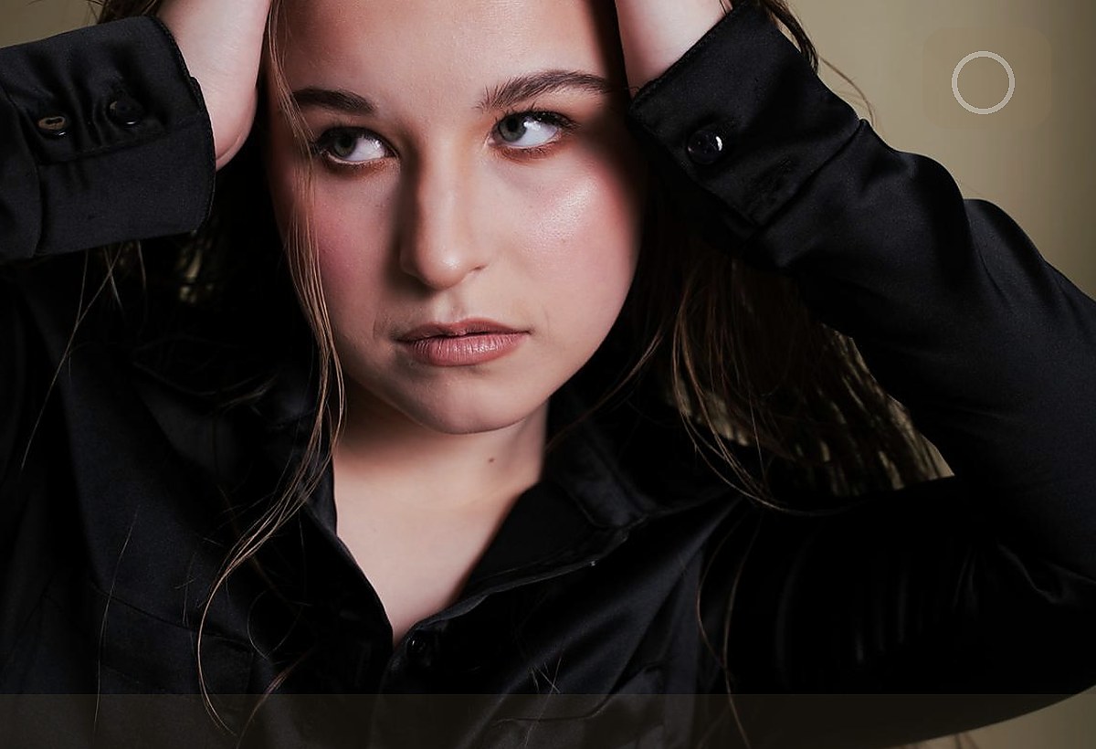 How Window Light Changes a Portrait Mood visual guide